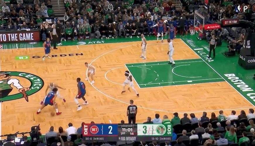 坎宁安单节4中1得到4分,前三节11中2得到12分10助攻2抢断 坎宁安单节4中1得到4分,前三节11中2得到12分10助攻2抢断